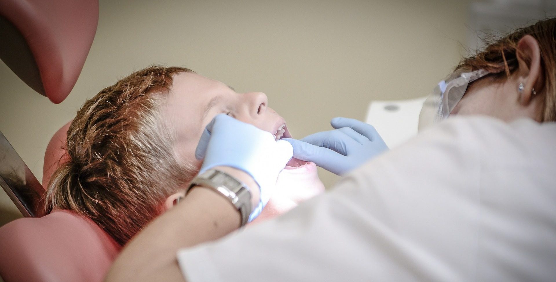 A qué edad se recomienda llevar a los niños al dentista